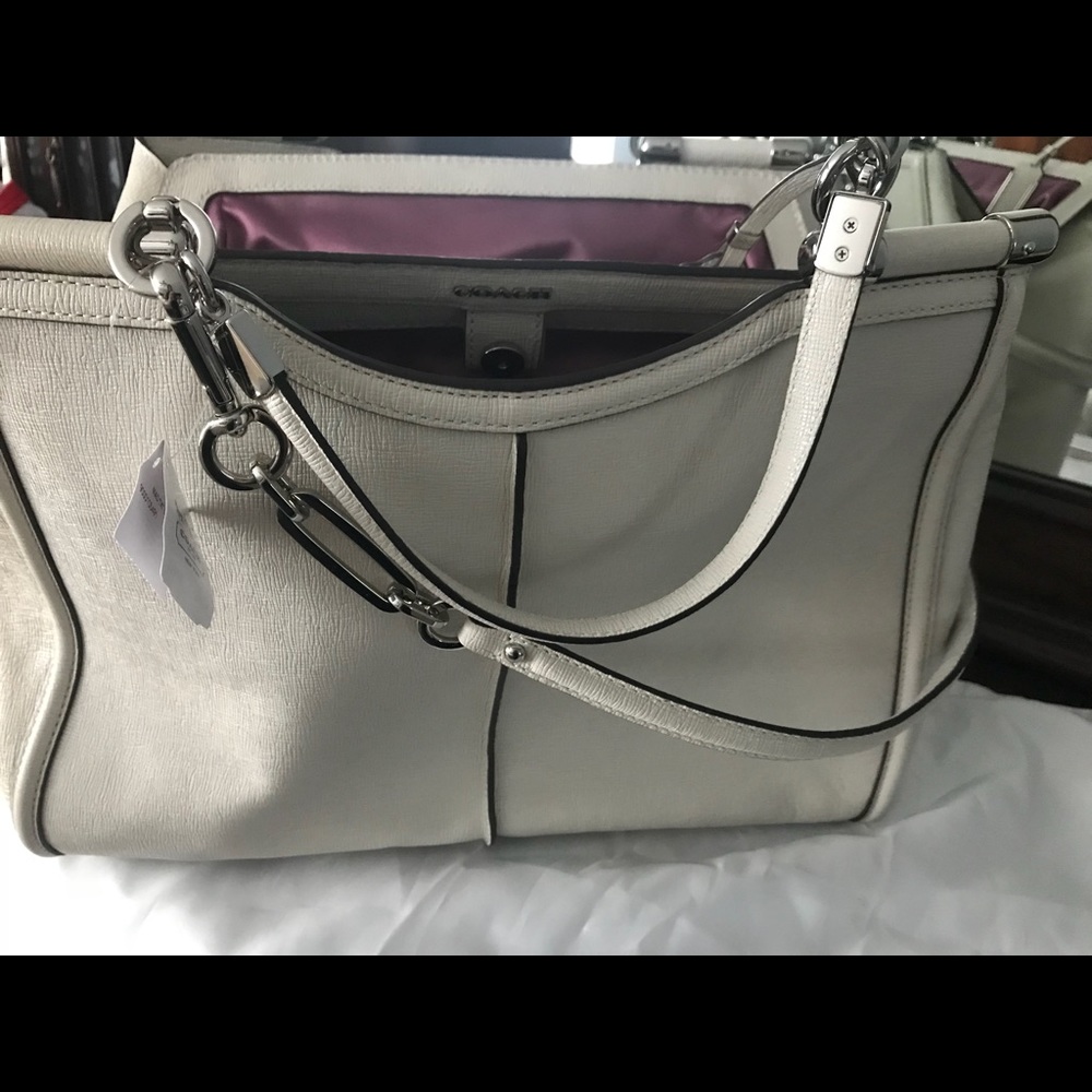 Coach Leather Purse - Picture 2 of 6